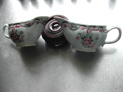 OSA/Famille Rose sauce boats/DSCN0654
