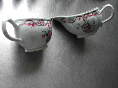 OSA/Famille Rose sauce boats/DSCN0668